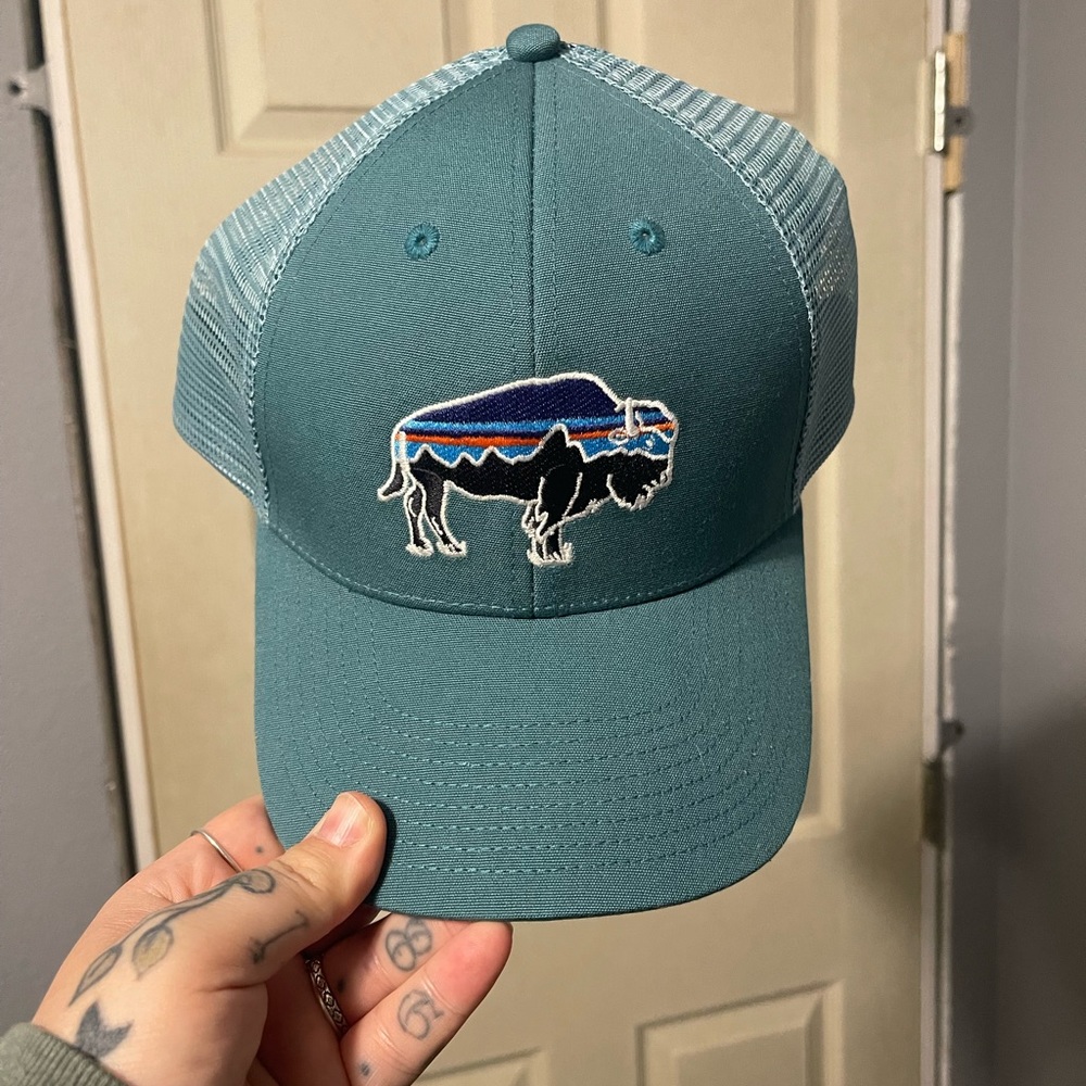 Men’s Patagonia Trucker hat w/ Buffalo on front